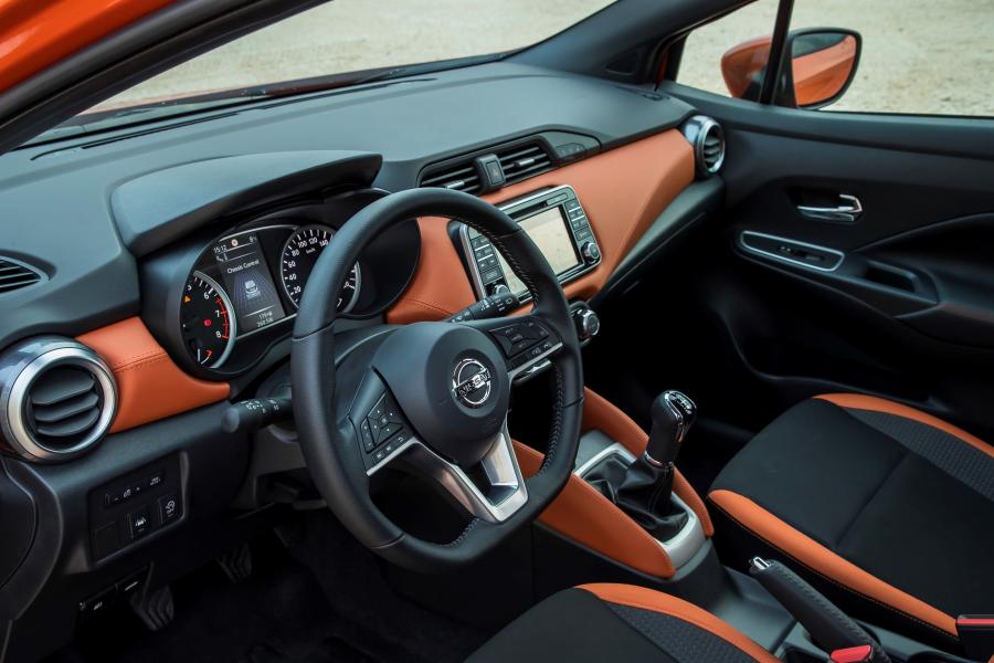 Интерьер Nissan Micra 2017 года  (фото 11 из 30)